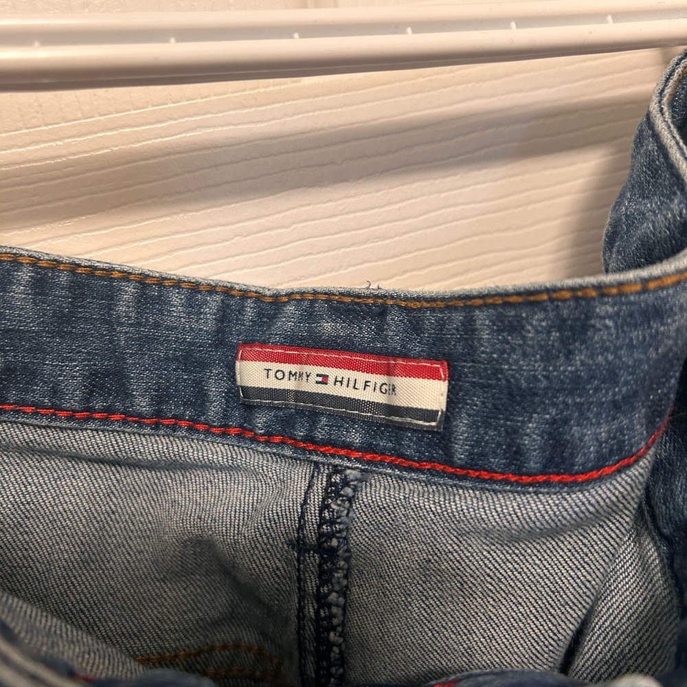 Tommy Hilfiger Jean skirt, frayed raw edge, size 18. - Picture 3 of 5